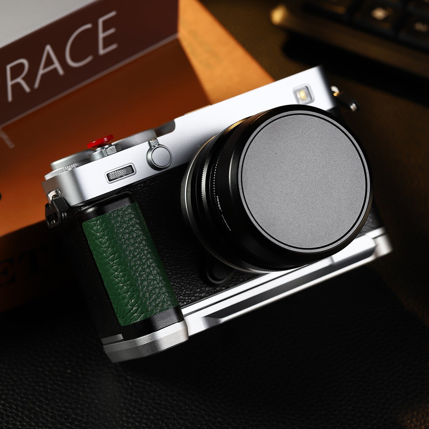 Haoge Squaret Metal Lens Hood for Fujifilm XF23mm F2.8 on XE5 Cemera Body kit Fujinon XF27mmF2.8 R WR Lense 39mm Screw-in Hood Silver ,With Metal Cap