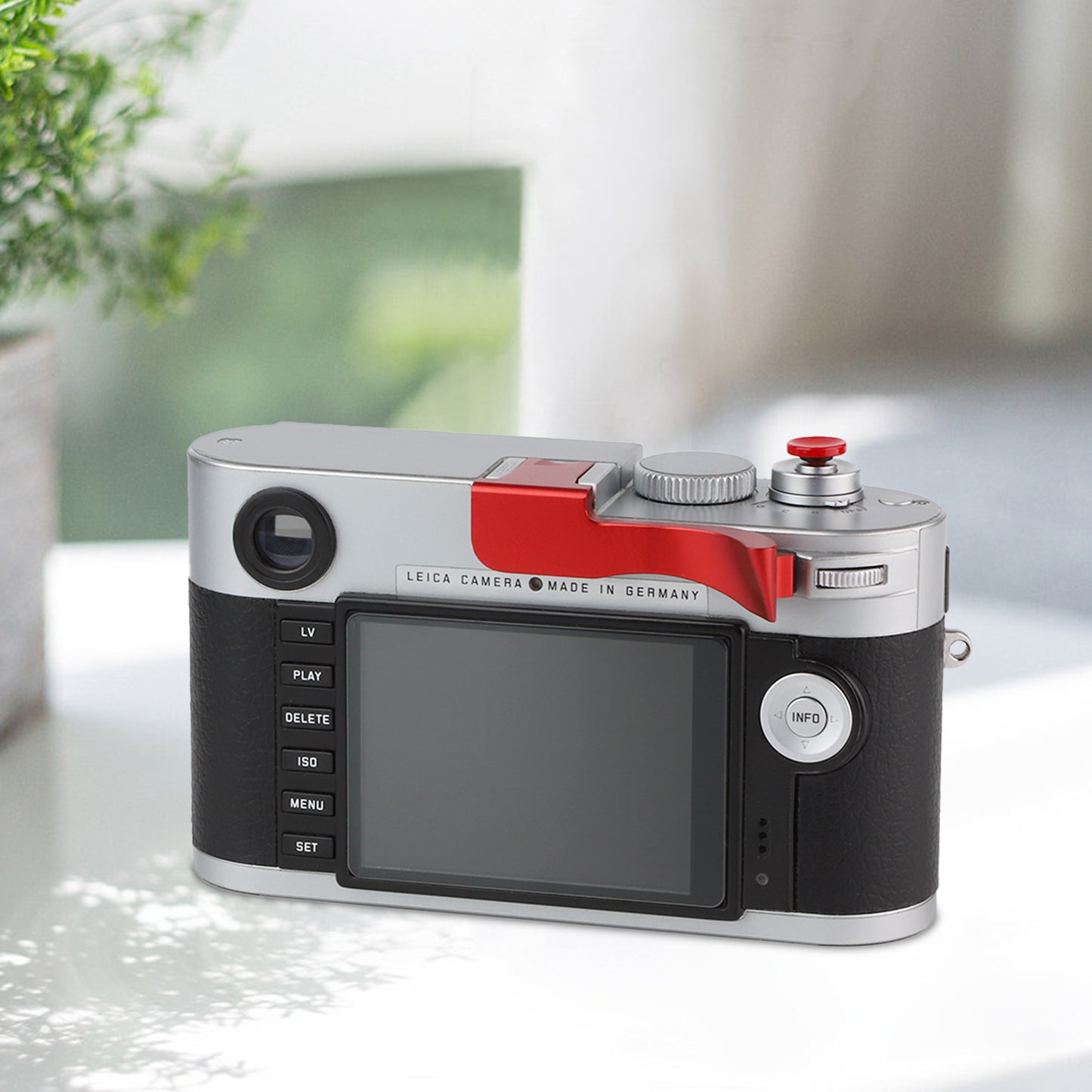 Haoge THB-M24R Metal Hot Shoe Thumb Up Rest Hand Grip for Leica M Typ240 M240 , M-P Typ 240 M240P , M Type262 M262 , M-D Type 262 Camera Red