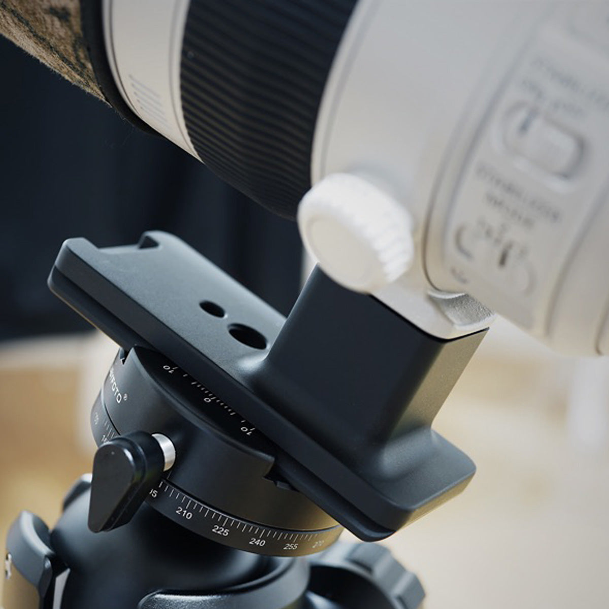 Haoge LF-C14 Lens Collar Foot Tripod Mount Ring Stand Base for Canon EF 100-400mm f/4.5-5.6L IS II USM Lens built-in Arca Type Quick Release Plate
