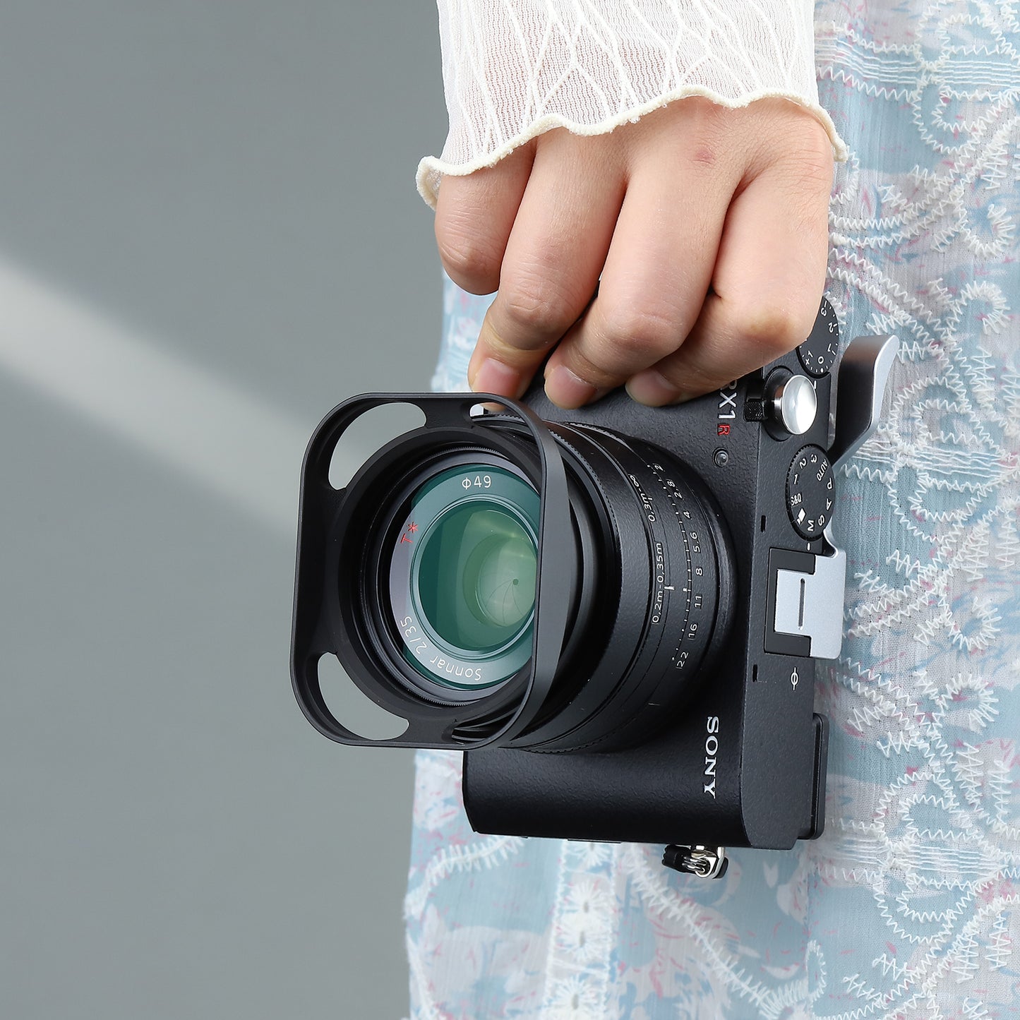 Haoge LH-RX1P Metal Lens Hood is designed for Sony Cyber-shot DSC-RX1 / RX1R / RX1R II / RX1R III Digital Camera