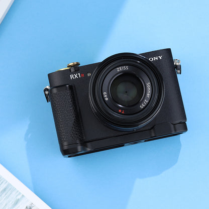 Haoge HG-RX1RIII Skidproof Camera Bracket Holder Hand Grip for Sony Cyber-shot DSC-RX1R III RX1RM3 RX1RIII Full-frame Digital Camera