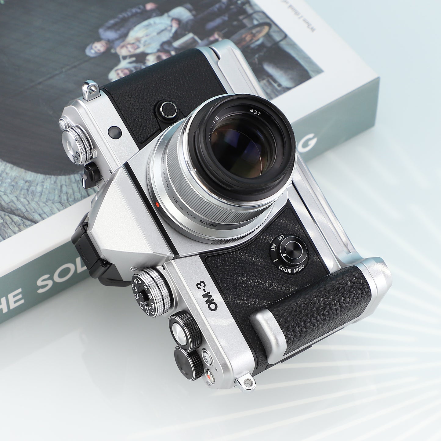 Haoge Camera Bracket Holder Hand Grip for OM SYSTEM OM-3 Camera fit Arca Swiss Kirk RRS Benro Quick Release Plate Silver HG-OM3-S