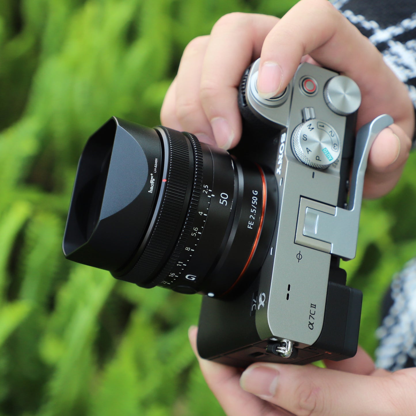 Haoge Metal Square Lens Hood for Sony RX1RIII/RX1RM3/RX1M2/RX1 Camera and Sony FE 40mm F2.5 G FE 50mm F2.5 G FE 24mm F2.8 G Lens Shade on A7CII A7CR A7R4 Camera Bayonet  Mount