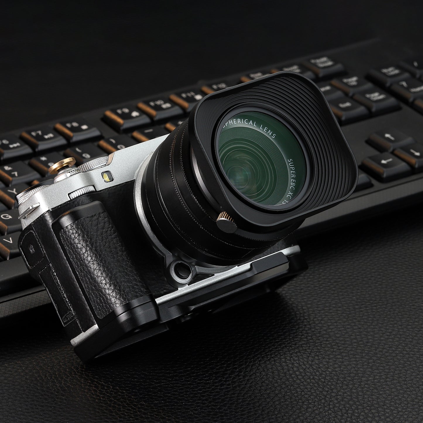 Haoge XM5 Camera Bracket Holder Hand Grip for Fujifilm X-M5 Camera Body L-Shape Grip fit Arca Swiss Kirk RRS Benro Quick Release Plate HG-XM5B