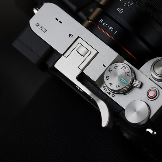 Haoge Metal Hot Shoe Thumb Up Rest Hand Grip for Sony A7CII,a7CR,Camera Accessories Silver THB-S7CR-S