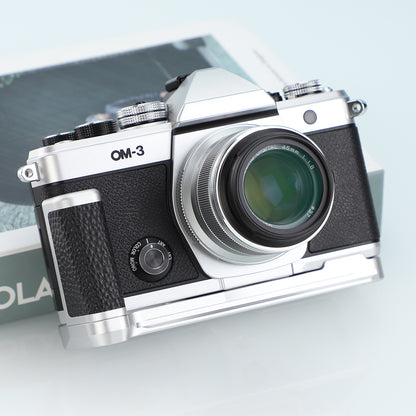 Haoge Camera Bracket Holder Hand Grip for OM SYSTEM OM-3 Camera fit Arca Swiss Kirk RRS Benro Quick Release Plate Silver HG-OM3-S