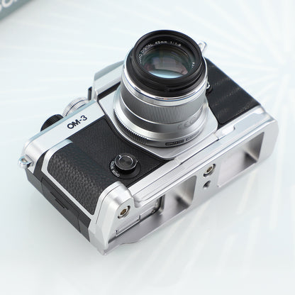 Haoge Camera Bracket Holder Hand Grip for OM SYSTEM OM-3 Camera fit Arca Swiss Kirk RRS Benro Quick Release Plate Silver HG-OM3-S